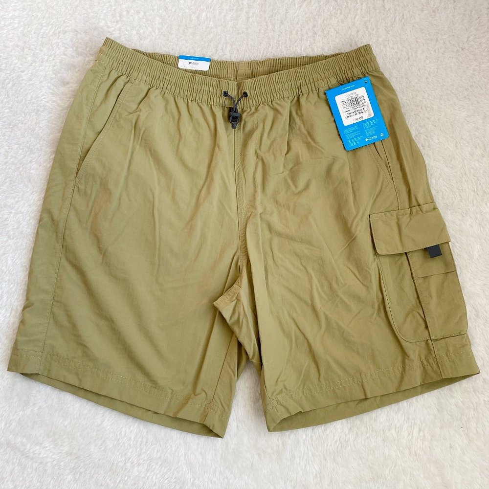 Columbia Men's Shorts / Cargo Size Medium / Ins 8", Pockets, Khaki